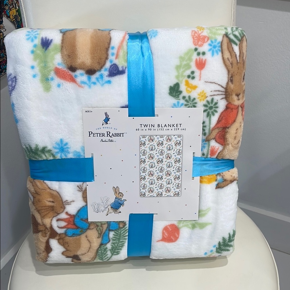 Peter Rabbit White/Blue/Green Floral Print & Peter Rabbit Twin Blanket